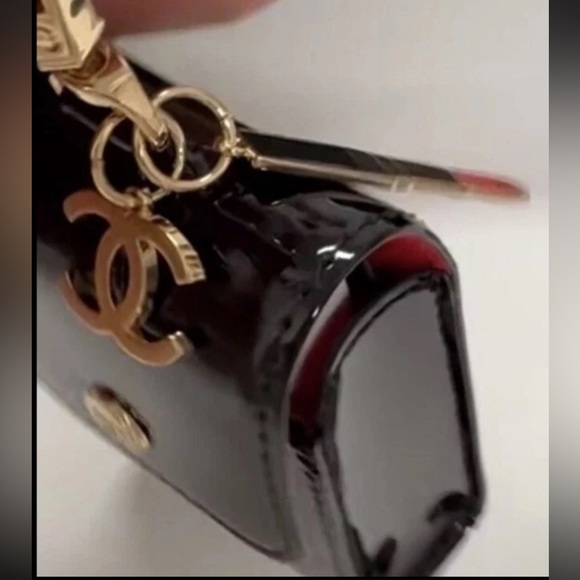 Black Patent Rouge Coco Pouch - Picture 3 of 10